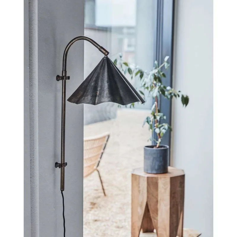 Flola wandlamp, hoogte 51 cm, bruin, stekker - House Doctor - Woonkamer - Metaal by House Doctor – product photo