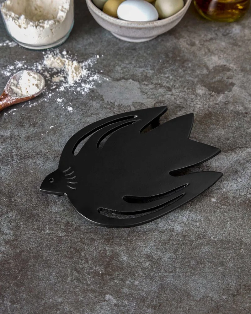 Onderzetter Pira zwart by House Doctor in [gid://shopify/Metaobject/303110226255] – product photo