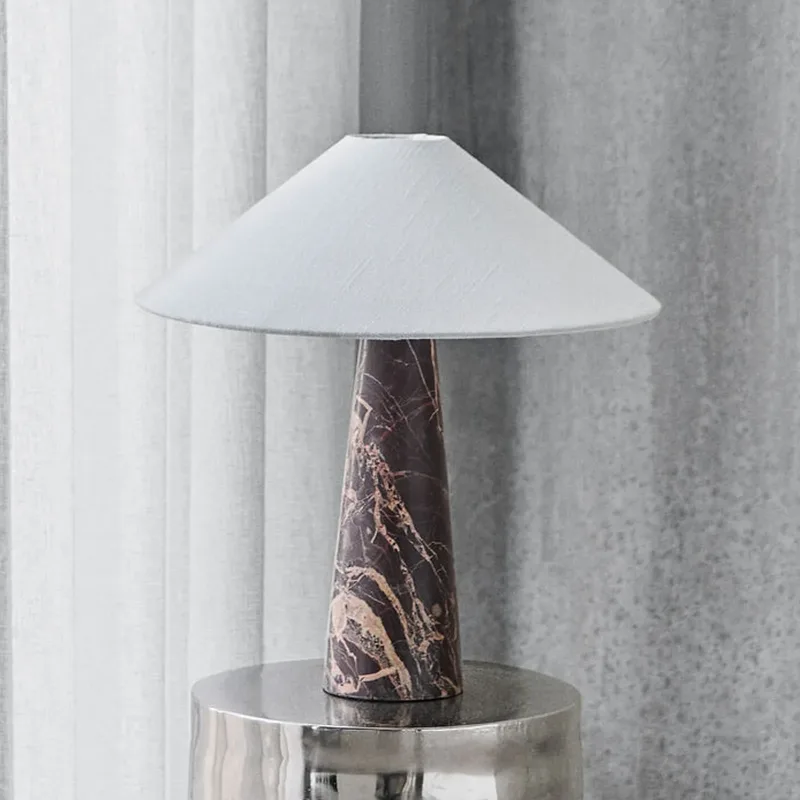 Soffi tafellamp, bruin/wit, 45 cm, textiel - House Doctor - Woonkamer - Designer - Marmer - Met lampenkap von House Doctor – Produktfoto