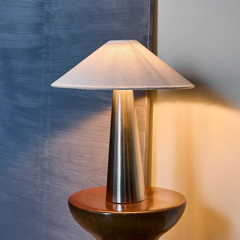 Soffi tafellamp, zilver/wit, 48 cm, textiel - House Doctor - Woonkamer - Designer - Metaal - Met lampenkap von House Doctor – Produktfoto