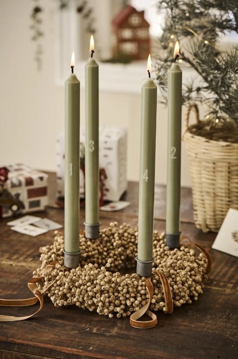 Adventskaarsen genummerd 1-4 H29 x Ø2,2cm Stearin by Ib Laursen in Groen – product photo