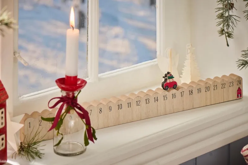 Kerst aftelkalender Driving Home for Christmas L50cm von Ib Laursen in Hout – Produktfoto