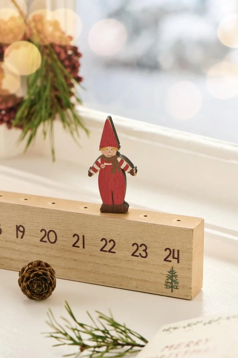 Kerstkalender - Adventkalender 1-24 december wandelende elf van Ib Laursen in Hout – productfoto