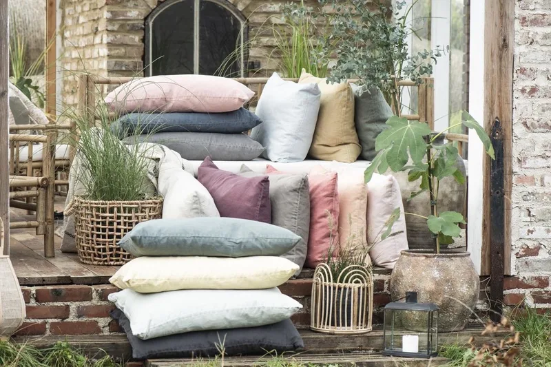 Sierkussen Alby olijf 50 x 70 van Ib Laursen in Groen – productfoto