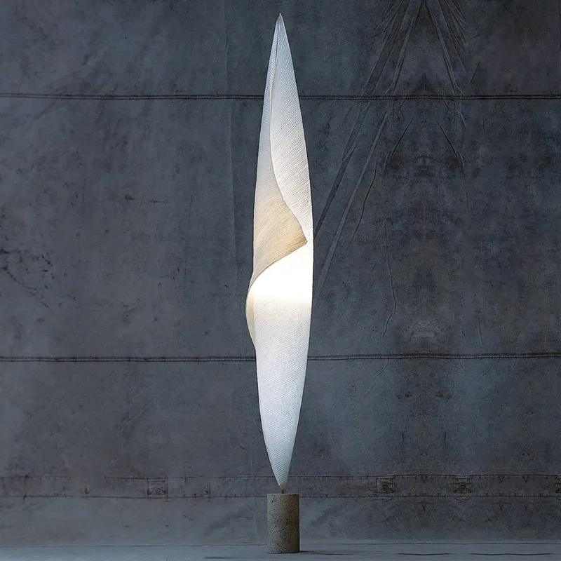 Cocon-achtige vloerlamp Wo-Tum-Bu 1 met dimmer van Ingo Maurer in Wit, grijs – productfoto