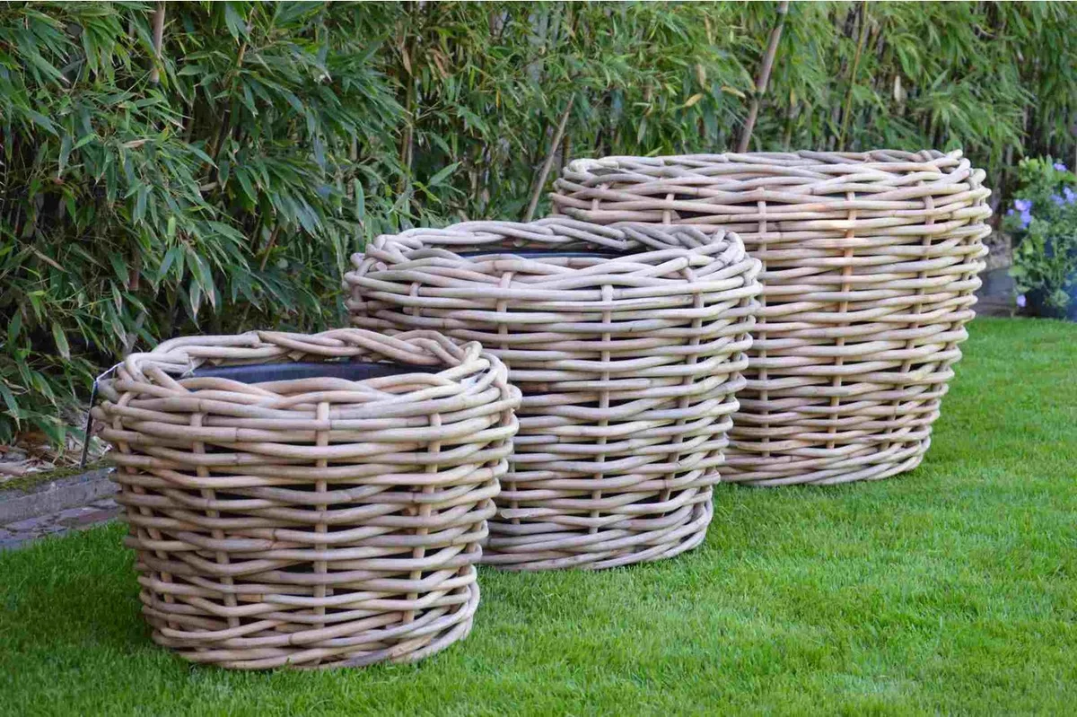 Blumenkasten Pflanzenkorb Palau aus Naturrattan, Ø 57 cm, Innentopf aus Kunststoff mit Ablauflöchern, Ø 40 cm von Jan Kurtz in Beige – Produktfoto