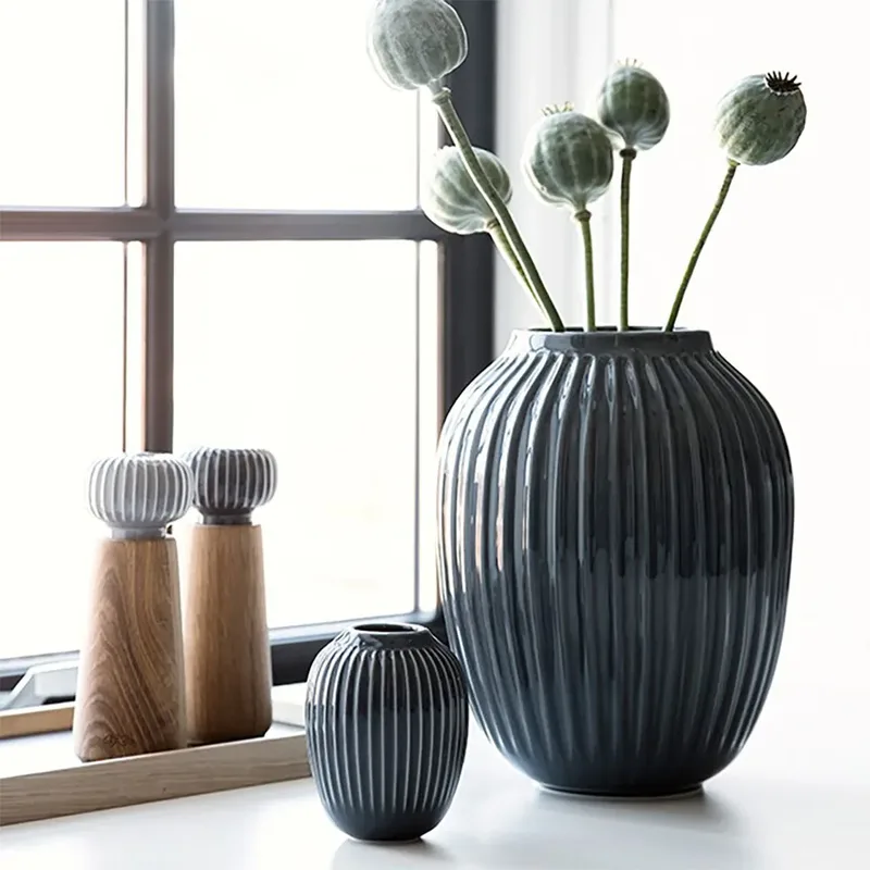 Hammershøi Vase mittel Anthrazitgrau by Kähler – product photo 3 of 4