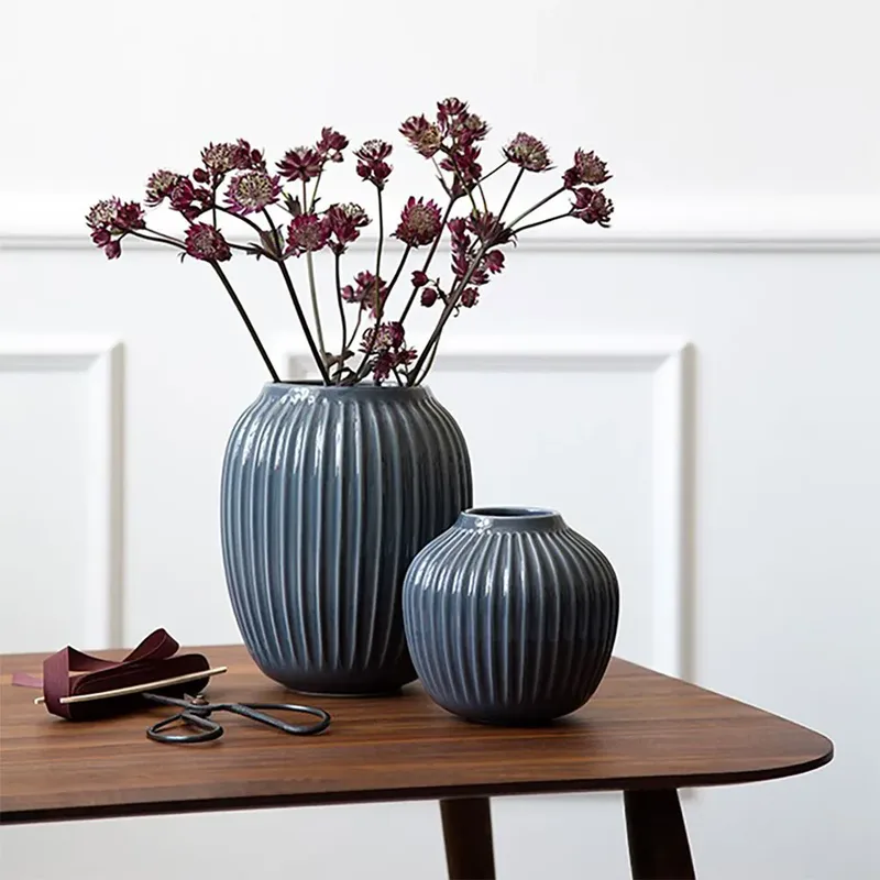Hammershøi Vase mittel Anthrazitgrau by Kähler – product photo 4 of 4