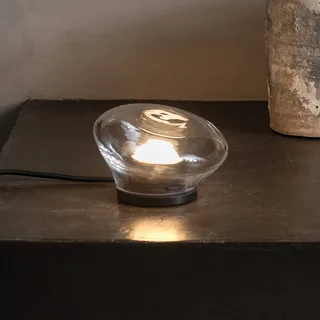 Agua LED-bordslampa Ø13 cm, glas klar från Karman i Svart, Helder – produktbild 3 av 5