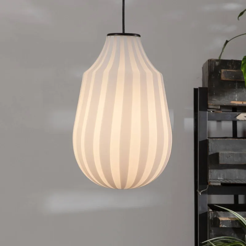 Circus hanglamp 37 cm, van witte glas van Karman in Wit, Zwart mat – productfoto