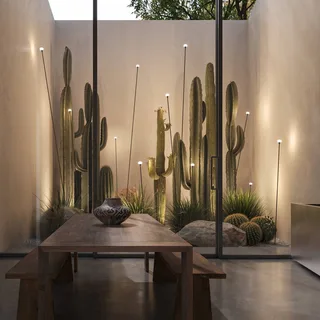 LED grondspies lamp MINUIT, hoogte 210 cm, zwart, IP65 van Karman in Zwart mat, Wit – productfoto 4 van 5