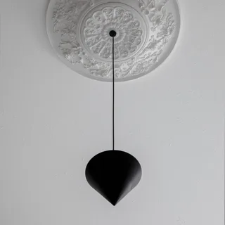 Moonbloom LED hanglamp 1-lamp Ø40cm 2.700K von Karman in Matzwart, Weiß – Produktfoto 1 von 3
