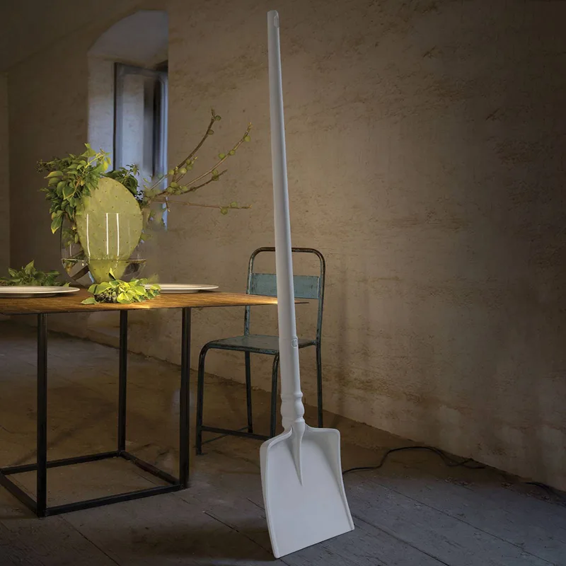 Tobia - LED design-vloerlamp, schop von Karman in Weiß – Produktfoto