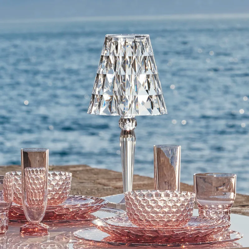Big Battery Portable Taffellamp IP54 Crystal - Kartell - Woonkamer - Designer - Kunststof - Met lampenkap by Kartell – product photo