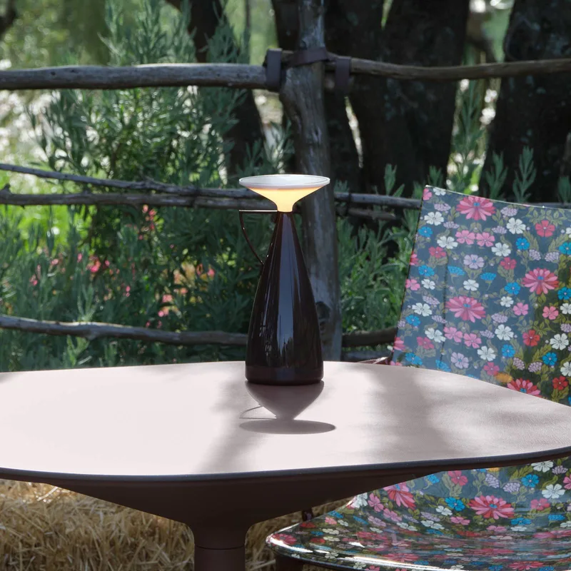 Camomille LED tafellamp op batterijen, donkerrood, hoogte 24 cm by Kartell – product photo 2 of 3