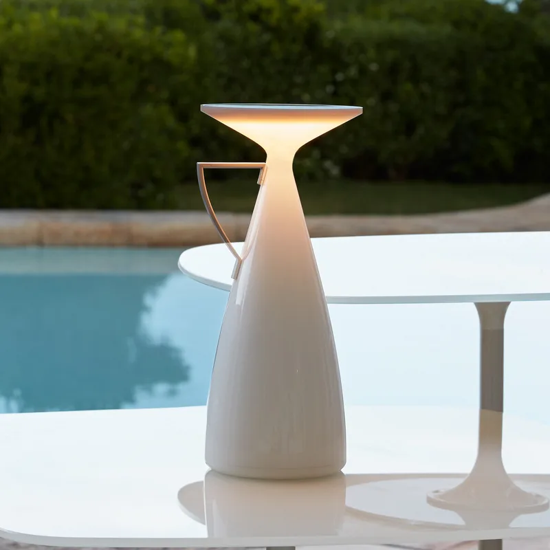 Camomille LED tafellamp op batterijen, wit, hoogte 24 cm - Kartell - Woonkamer - Designer - Kunststof - 1 lamp von Kartell – Produktfoto