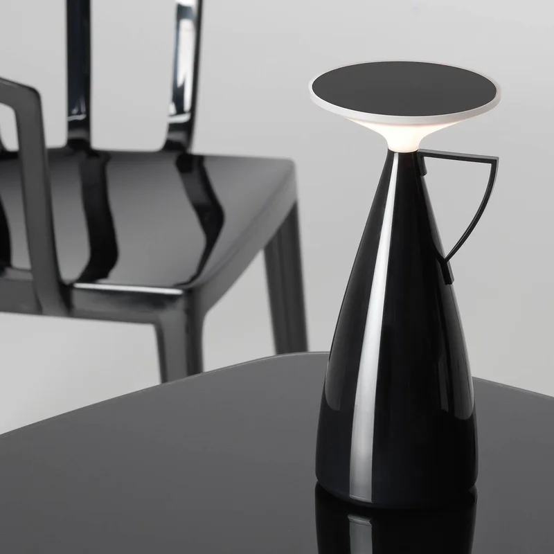 Camomille LED tafellamp op batterijen, zwart, hoogte 24 cm by Kartell – product photo 2 of 3