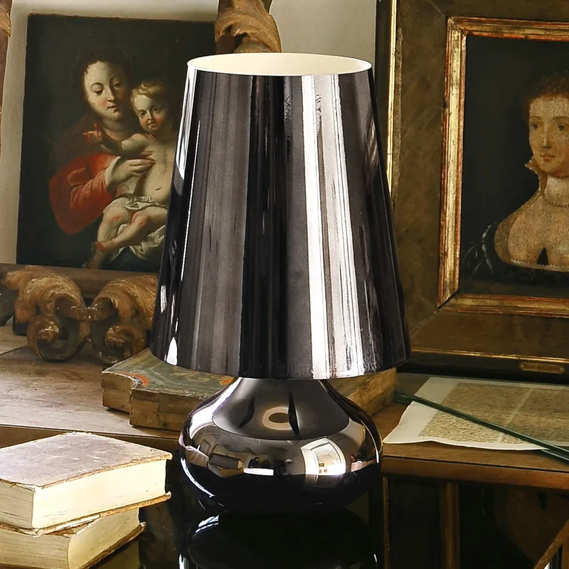 Cindy-tafellamp platina - Kartell - Woonkamer - Designer - Kunststof - Met lampenkap by Kartell – product photo