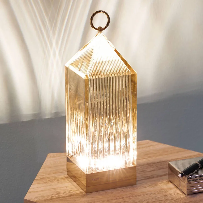 Lantern LED-Tischleuchte, bernstein IP54 von Kartell in Bernsteinfarben – Produktfoto