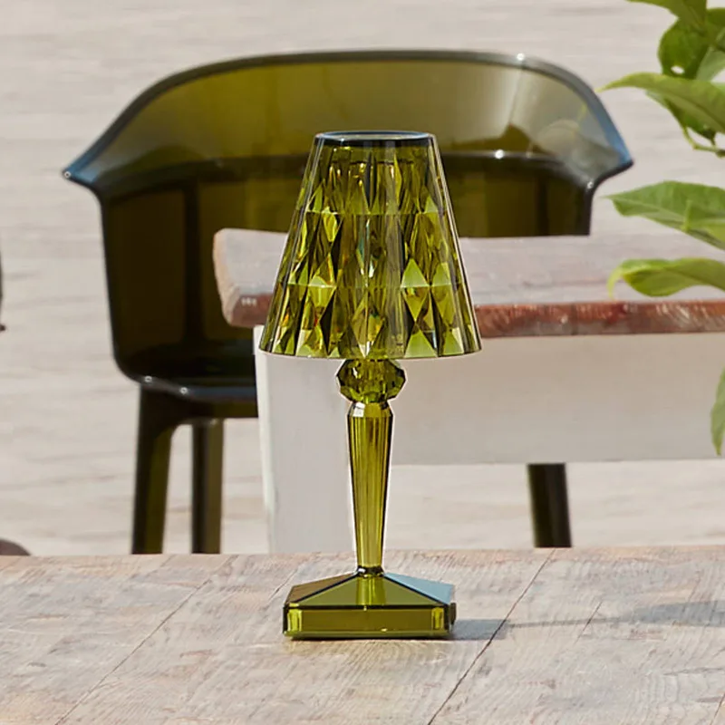 LED-Akku-Tischlampe Battery, 26 cm, IP54 von Kartell in Grün – Produktfoto