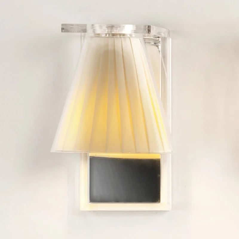 Light Air wandlamp beige van Kartell – productfoto 3 van 4