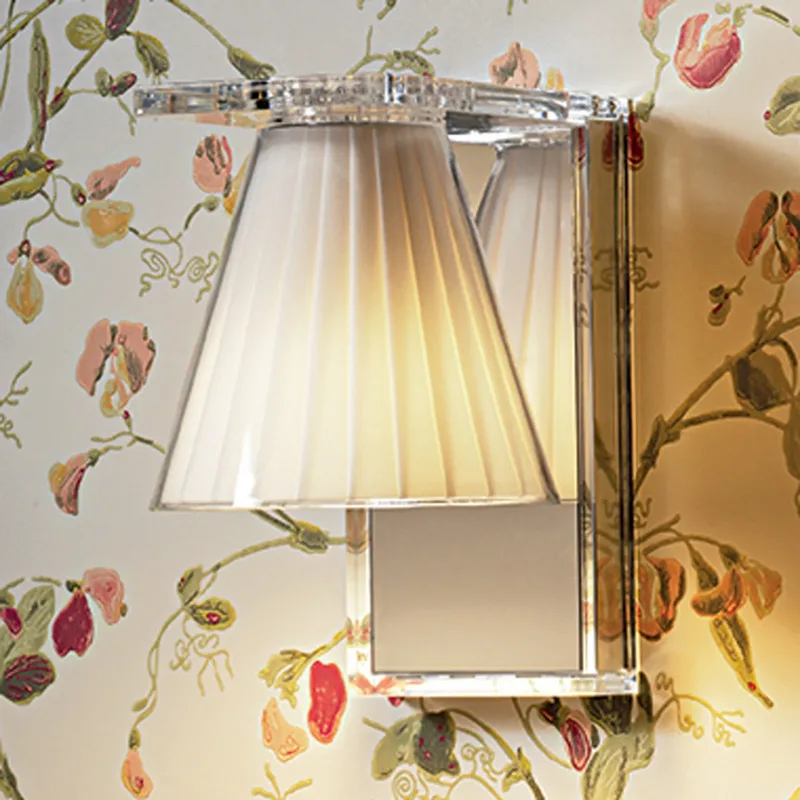 Light Air wandlamp beige - Kartell Light-Air - Woonkamer - Designer - Kunststof - 1 lamp von Kartell – Produktfoto
