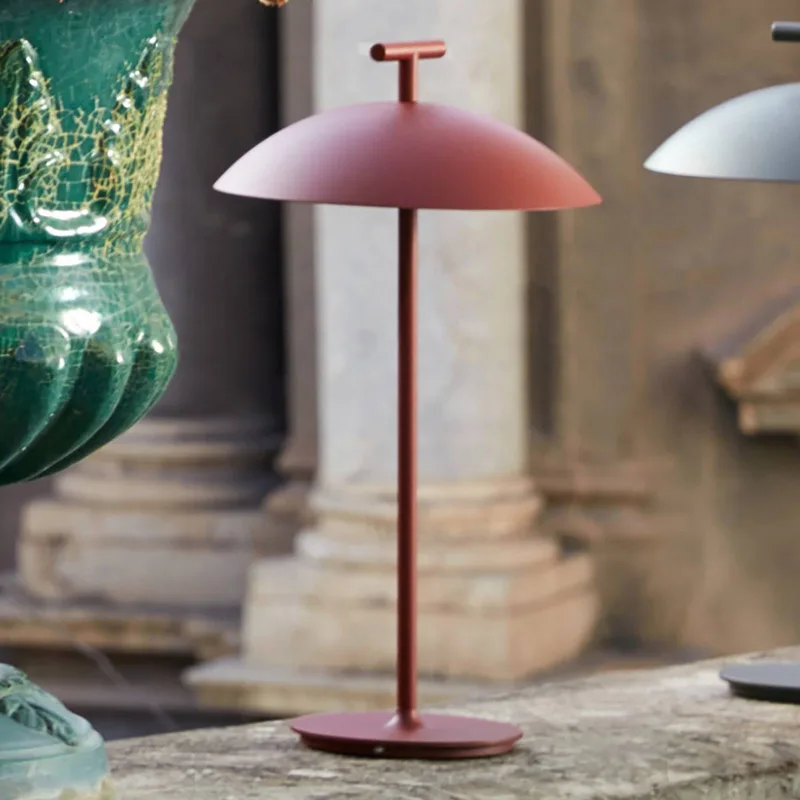 Mini Geen-A tafellamp Brick Red van Kartell – productfoto 5 van 5