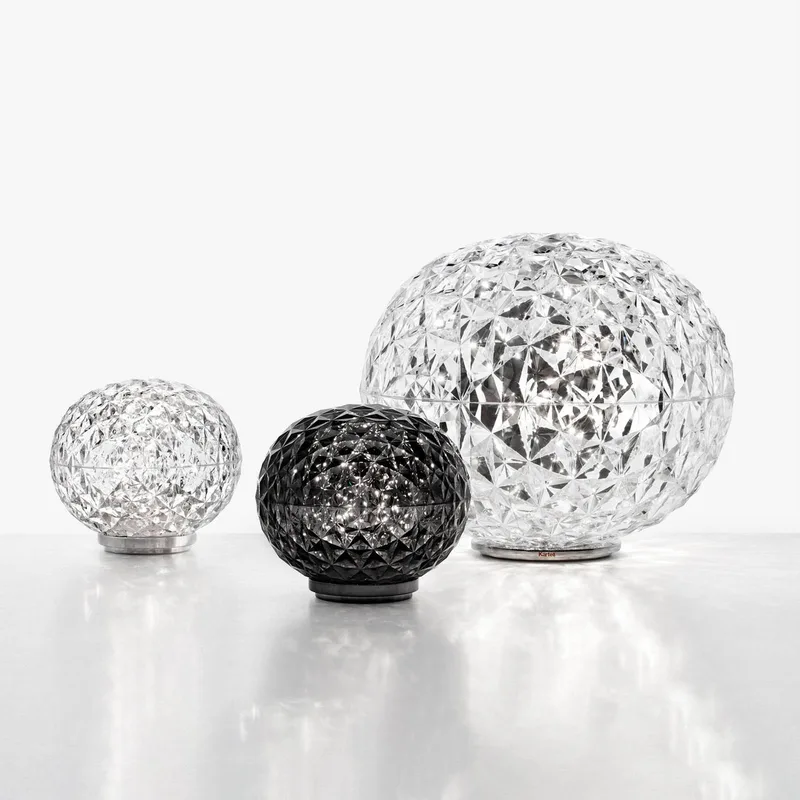 Mini Planet Battery Taffellamp Crystal van Kartell – productfoto 2 van 5