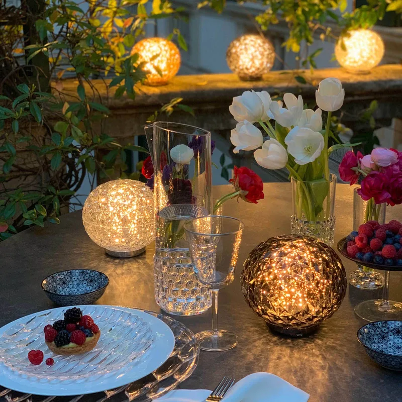 Mini Planet Battery Taffellamp Crystal van Kartell – productfoto 4 van 5