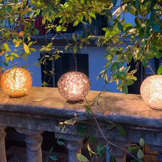 Mini Planet LED-Tischleuchte, gelb von Kartell – Produktfoto 4 von 4