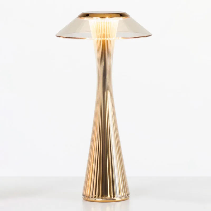 Space Tafellamp Goud - Kartell - Woonkamer - Designer - Kunststof - Met lampenkap von Kartell – Produktfoto