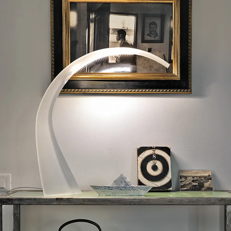 Taj LED tafellamp wit - Kartell - Woonkamer - Designer - Kunststof - Rond von Kartell – Produktfoto