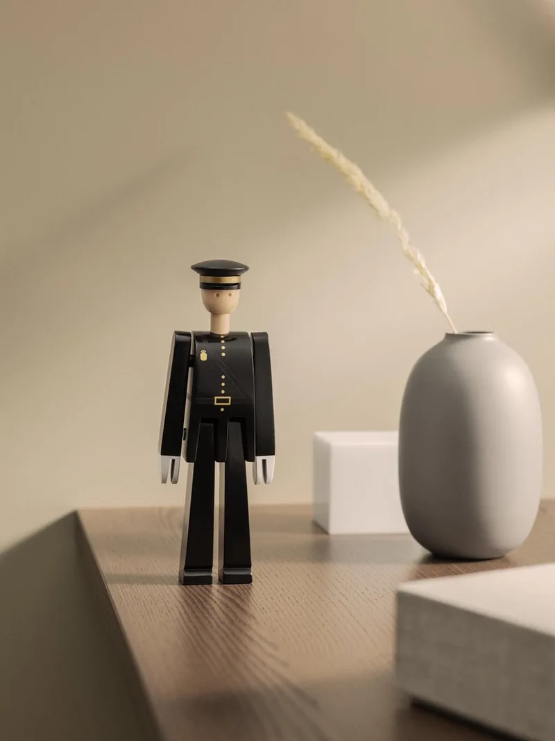 Politieman van Kay Bojesen in Multi – productfoto
