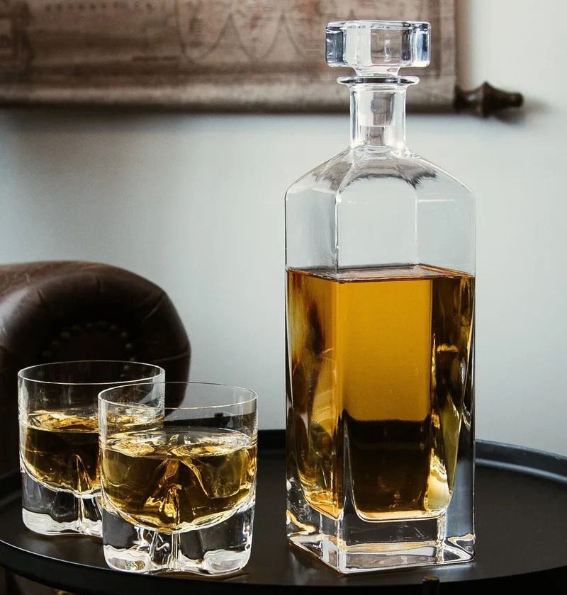 Kristallen Whiskey karaf met whiskey glazen van Kosta Boda in Helder – productfoto