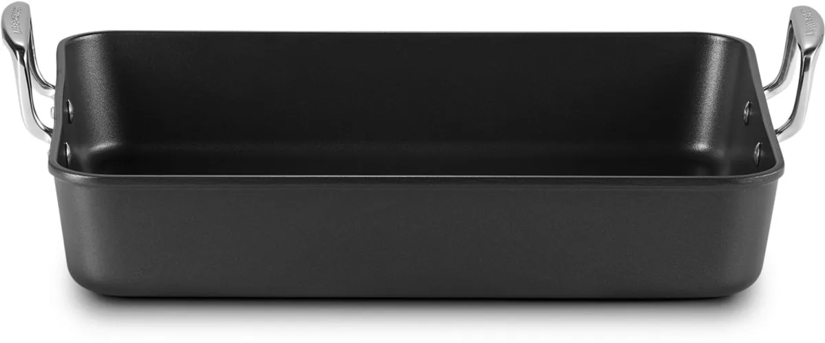 Braadslede Les Forgées TNS - 35 x 27 cm / 5.5 liter - standaard anti-aanbaklaag von Le Creuset in Schwarz – Produktfoto