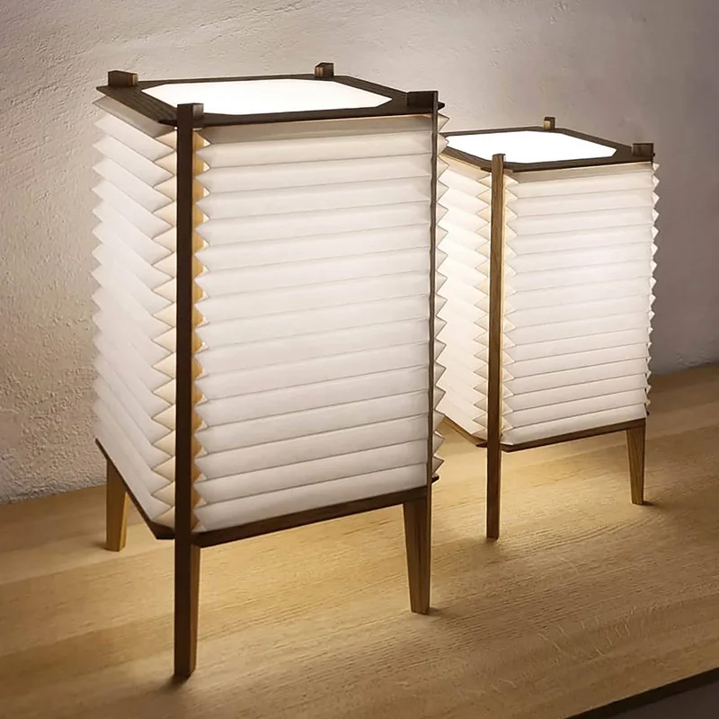 Bee Hive M Tischleuchte, Eiche, Höhe 47cm fra Le Klint i Hvid, Eiche hell – produktbillede