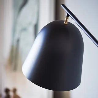 Caché - Designer-Stehleuchte de Le Klint en Noir – photo du produit 5 sur 5