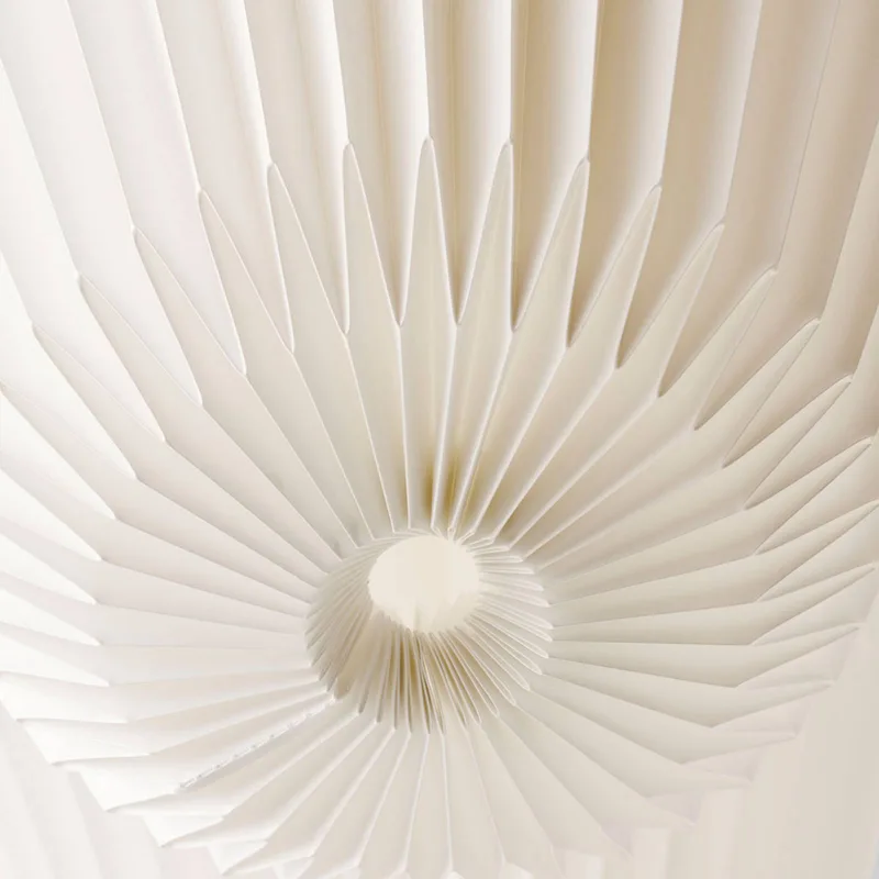 Hängeleuchte The Bouquet 3-flammig, Ø 35 cm by Le Klint in White – product photo 4 of 5