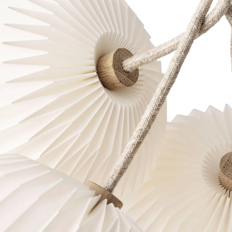 Hängeleuchte The Bouquet 3-flammig, Ø 35 cm by Le Klint in White – product photo 2 of 5