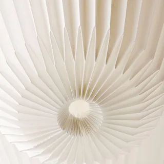 Hängeleuchte The Bouquet 7-flammig, Ø 65 cm van Le Klint in Wit – productfoto 2 van 5