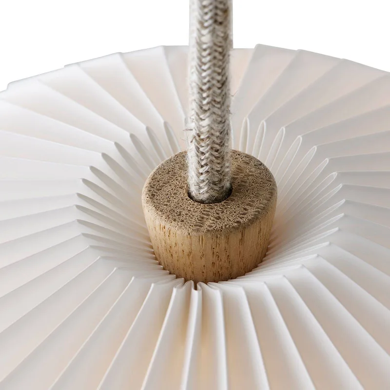 Hängeleuchte The Bouquet, Ø 120 cm, 7-flammig by Le Klint in White – product photo