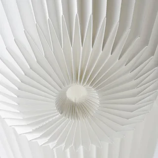 Hängeleuchte The Bouquet, Ø 80 cm, 3-flammig by Le Klint in White – product photo 3 of 5