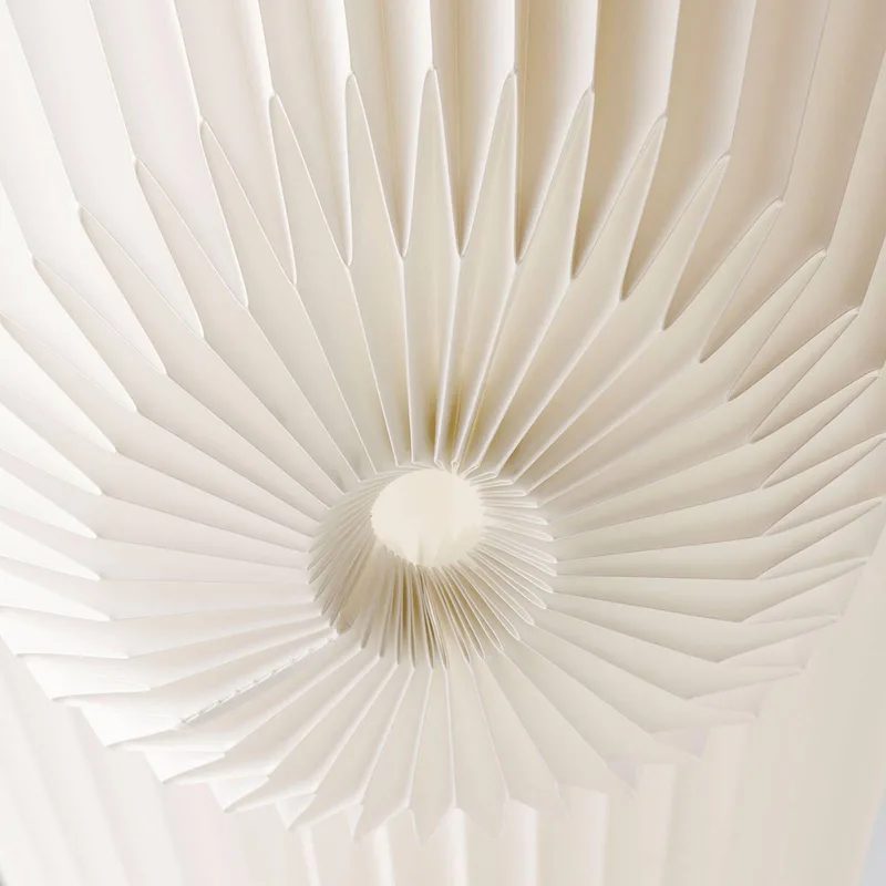 Hängeleuchte The Bouquet, Ø 80 cm, 3-flammig by Le Klint in White – product photo 4 of 5