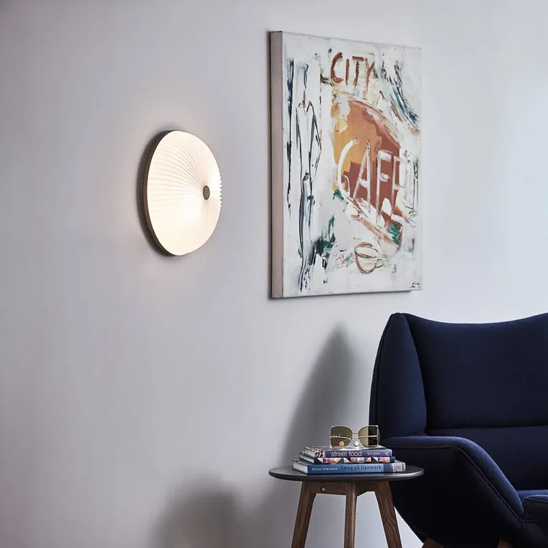 Lamella Wandleuchte alu 35 cm by Le Klint in White – product photo