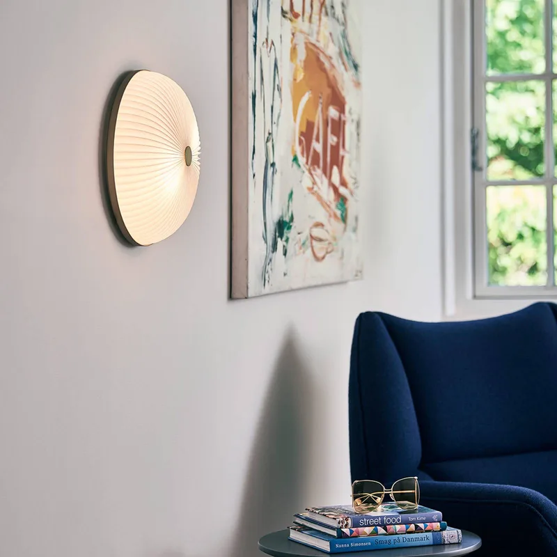 Lamella Wandleuchte goldfarben 35 cm van Le Klint in Wit – productfoto 2 van 3