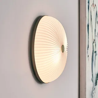 Lamella Wandleuchte goldfarben 35 cm van Le Klint in Wit – productfoto 1 van 3