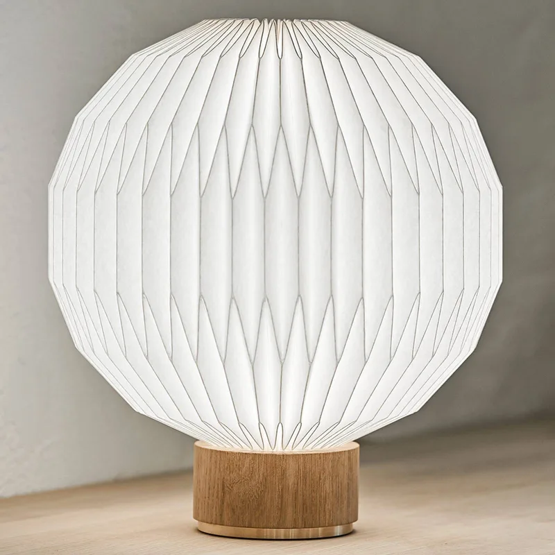 LE KLINT 375 Tischleuchte Kunststoffschirm 38 cm by Le Klint in White, Eiche hell – product photo