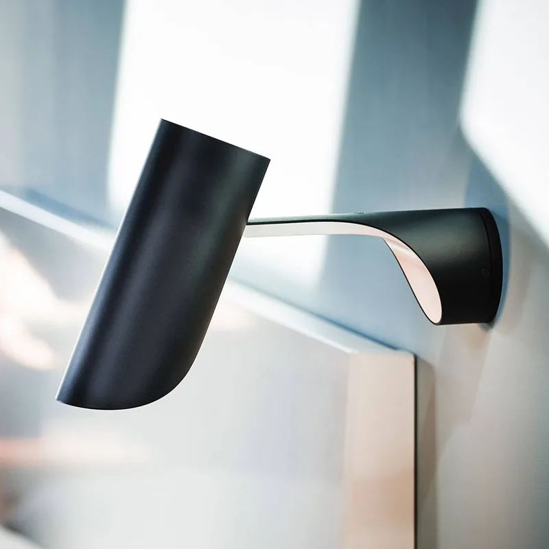 Mutatio - Designer-Wandlampe mit Stecker de Le Klint en Noir, Blanc – photo du produit