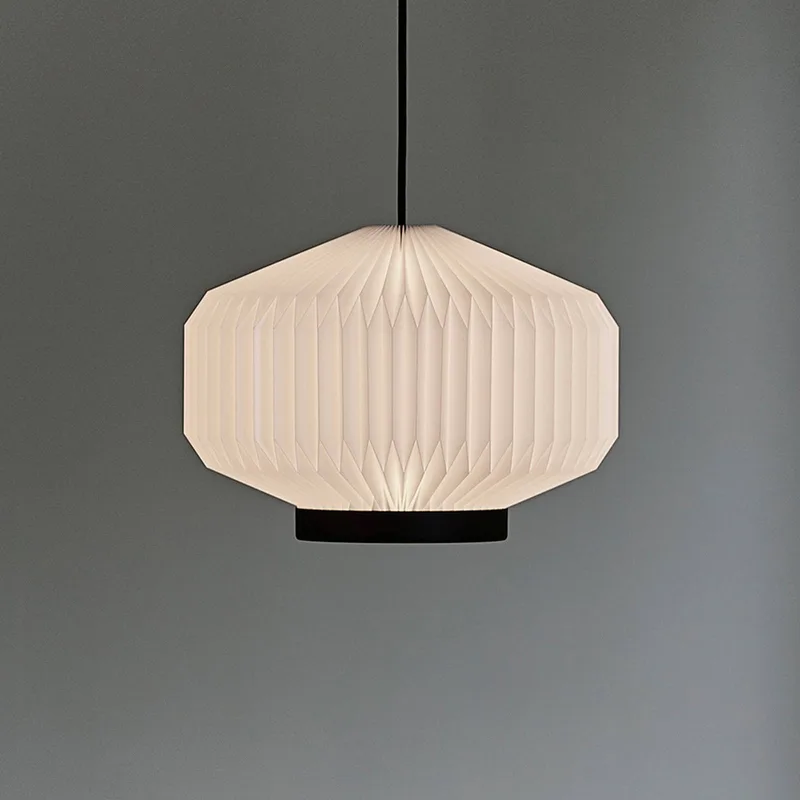 Shibui Medium Hängeleuchte, Ø 38 cm van Le Klint in Wit, Zwart – productfoto