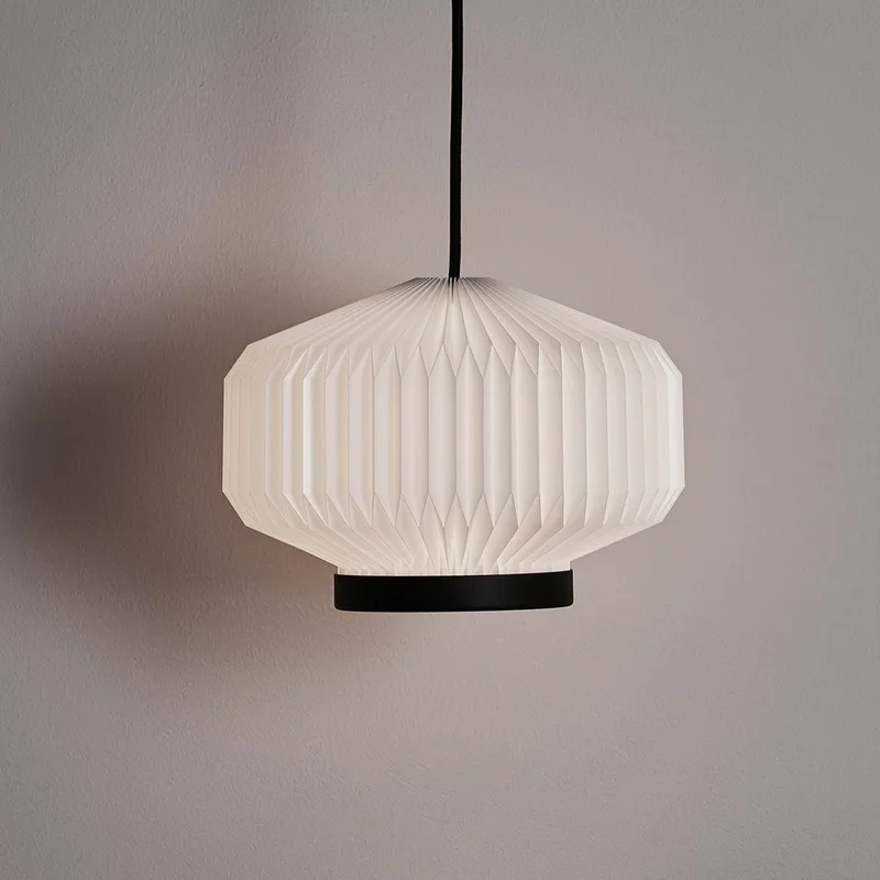 Shibui Small Hängeleuchte, Ø 28 cm van Le Klint in Wit, Zwart – productfoto